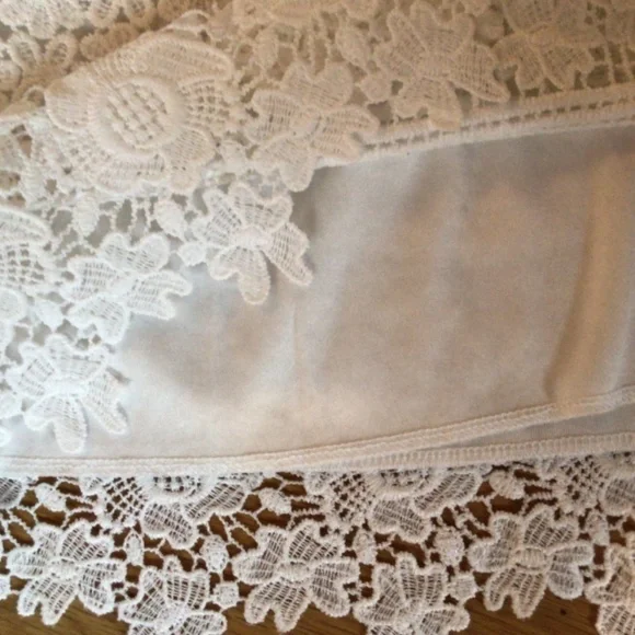 Simplee Crochet lined white Lace l/s blouse sm NWOT $78R - Picture 5 of 8